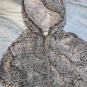 Grey/ white zip up shacket